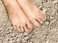 Feet - Julia E - 2011-11-28 Evening barefoot stroll