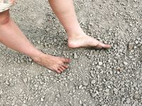 Feet - Julia E - 2011-11-28 Evening barefoot stroll