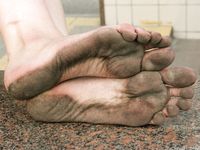Feet - Julia E - 2011-11-28 Evening barefoot stroll