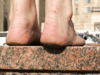 Feet - Julia E - 2011-11-28 Evening barefoot stroll