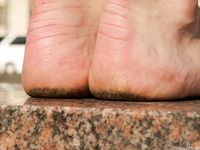 Feet - Julia E - 2011-11-28 Evening barefoot stroll