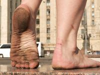 Feet - Julia E - 2011-11-28 Evening barefoot stroll