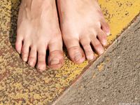 Feet - Julia E - 2011-11-28 Evening barefoot stroll