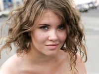 Feet - Julia E - 2011-11-28 Evening barefoot stroll