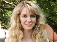 Feet - Julia F - 2011-12-25 Barefoot girl in sea-green dress