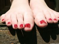 Feet - Julia F - 2011-12-25 Barefoot girl in sea-green dress