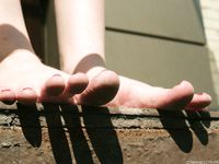 Feet - Julia F - 2011-12-25 Barefoot girl in sea-green dress