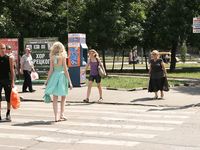 Feet - Julia F - 2011-12-25 Barefoot girl in sea-green dress