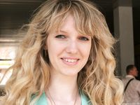 Feet - Julia F - 2011-12-25 Barefoot girl in sea-green dress