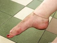 Feet - Julia F - 2011-12-25 Barefoot girl in sea-green dress