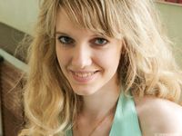 Feet - Julia F - 2011-12-25 Barefoot girl in sea-green dress