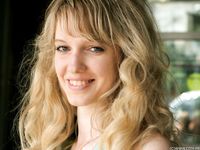 Feet - Julia F - 2011-12-25 Barefoot girl in sea-green dress