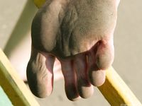 Feet - Julia F - 2011-12-25 Barefoot girl in sea-green dress