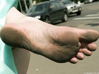 Feet - Julia F - 2011-12-25 Barefoot girl in sea-green dress