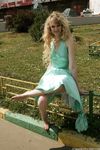 Feet - Julia F - 2011-12-25 Barefoot girl in sea-green dress