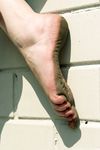 Feet - Julia F - 2011-12-25 Barefoot girl in sea-green dress
