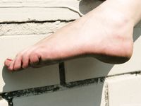 Feet - Julia F - 2011-12-25 Barefoot girl in sea-green dress