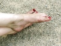 Feet - Julia F - 2011-12-25 Barefoot girl in sea-green dress