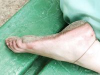 Feet - Julia F - 2011-12-25 Barefoot girl in sea-green dress