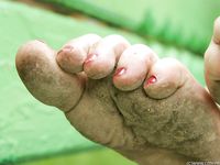 Feet - Julia F - 2011-12-25 Barefoot girl in sea-green dress