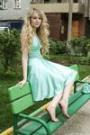 Feet - Julia F - 2011-12-25 Barefoot girl in sea-green dress