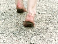 Feet - Julia F - 2011-12-25 Barefoot girl in sea-green dress