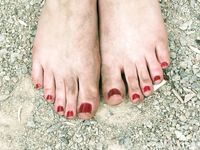 Feet - Julia F - 2011-12-25 Barefoot girl in sea-green dress