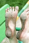 Feet - Julia F - 2011-12-25 Barefoot girl in sea-green dress