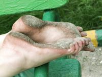 Feet - Julia F - 2011-12-25 Barefoot girl in sea-green dress