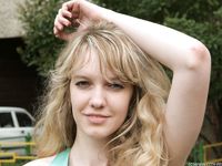 Feet - Julia F - 2011-12-25 Barefoot girl in sea-green dress