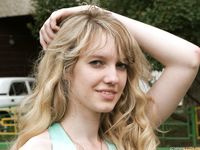 Feet - Julia F - 2011-12-25 Barefoot girl in sea-green dress