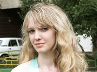 Feet - Julia F - 2011-12-25 Barefoot girl in sea-green dress