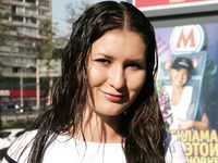 Feet - Julia G - 2012-02-19 A pleasant smile and tough soles