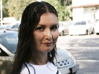 Feet - Julia G - 2012-02-19 A pleasant smile and tough soles