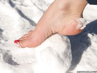 Feet - Kapa - 2011-07-02 Tough feet in snow