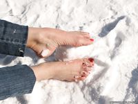Feet - Kapa - 2011-07-02 Tough feet in snow