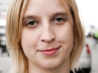 Feet - Kari - 2010-02-18 Barefoot blond baby in the city