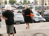 Feet - Kari - 2010-02-18 Barefoot blond baby in the city