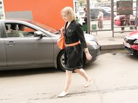 Feet - Kari - 2010-02-18 Barefoot blond baby in the city