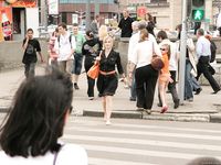 Feet - Kari - 2010-02-18 Barefoot blond baby in the city