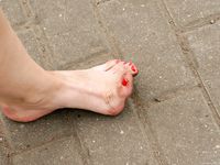 Feet - Kari - 2010-02-18 Barefoot blond baby in the city