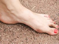 Feet - Kari - 2010-02-18 Barefoot blond baby in the city