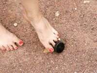 Feet - Kari - 2010-02-18 Barefoot blond baby in the city