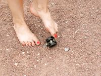 Feet - Kari - 2010-02-18 Barefoot blond baby in the city