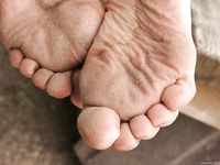 Feet - Kari - 2010-02-18 Barefoot blond baby in the city