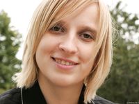 Feet - Kari - 2010-02-18 Barefoot blond baby in the city