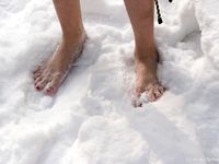 Feet - Katya + Kristina - 2006-02-19 First time with bare soles on snow