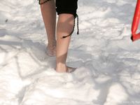 Feet - Katya + Kristina - 2006-02-19 First time with bare soles on snow