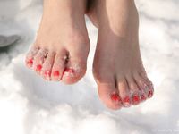 Feet - Katya + Kristina - 2006-02-19 First time with bare soles on snow