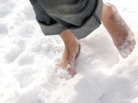 Feet - Katya + Kristina - 2006-02-19 First time with bare soles on snow